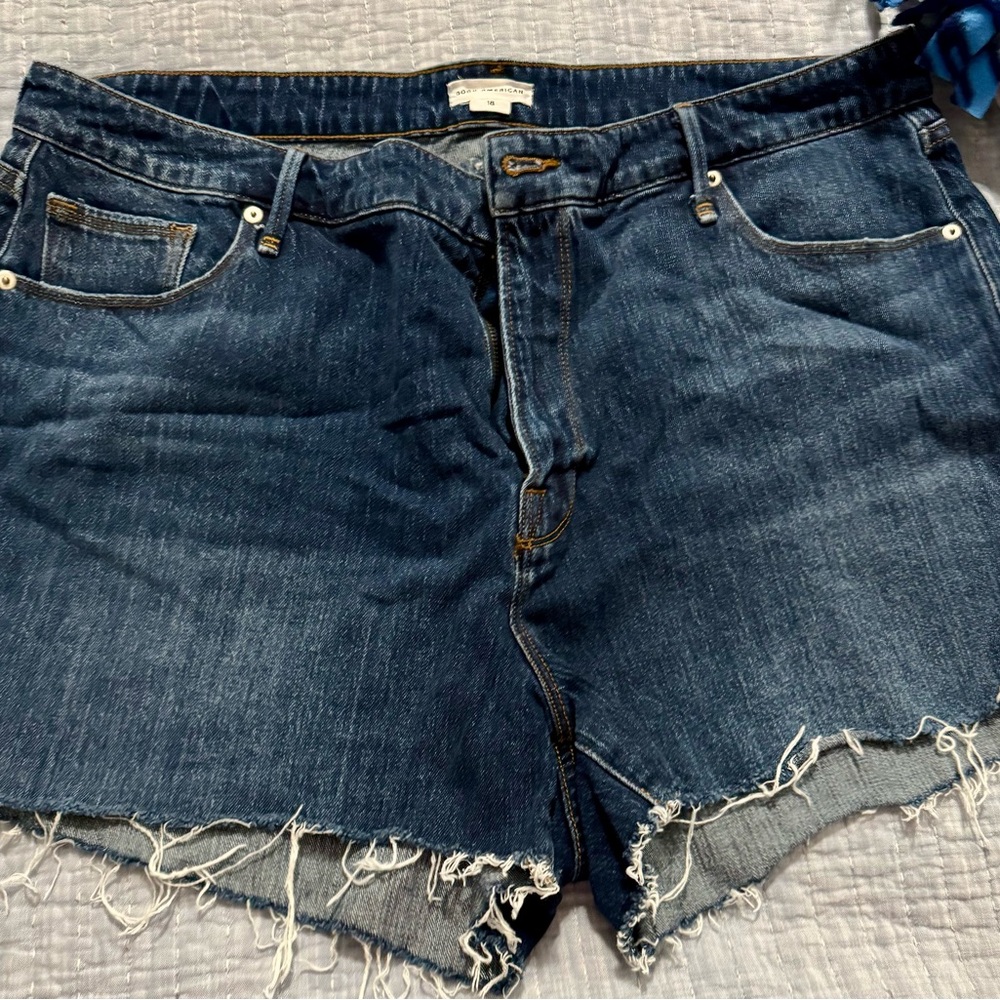 Good American shorts size 18.
